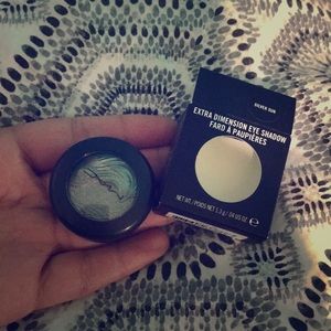 Silver sun eyeshadow MAC cosmetics
